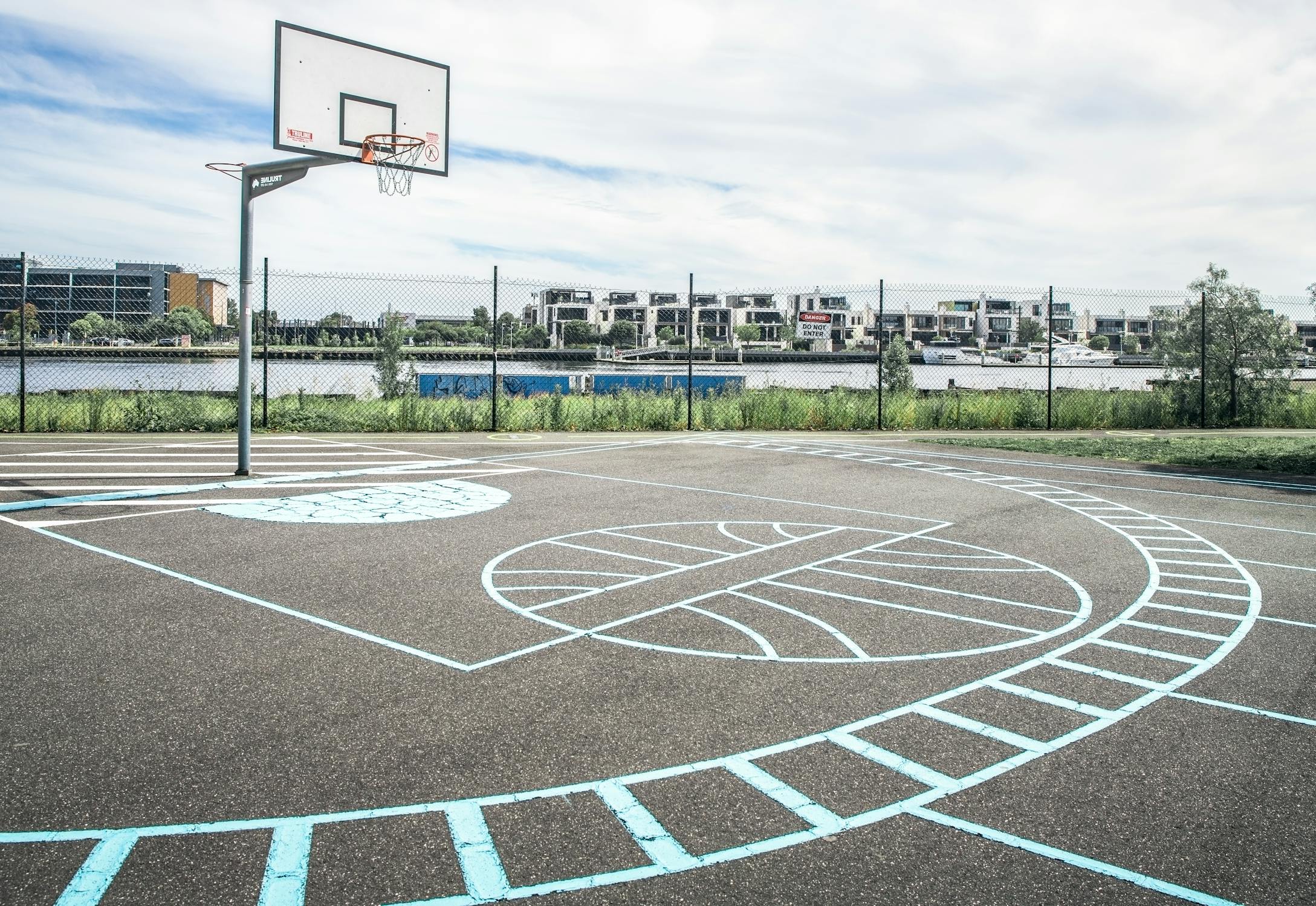 Empty Basketball Court · Free Stock Photo