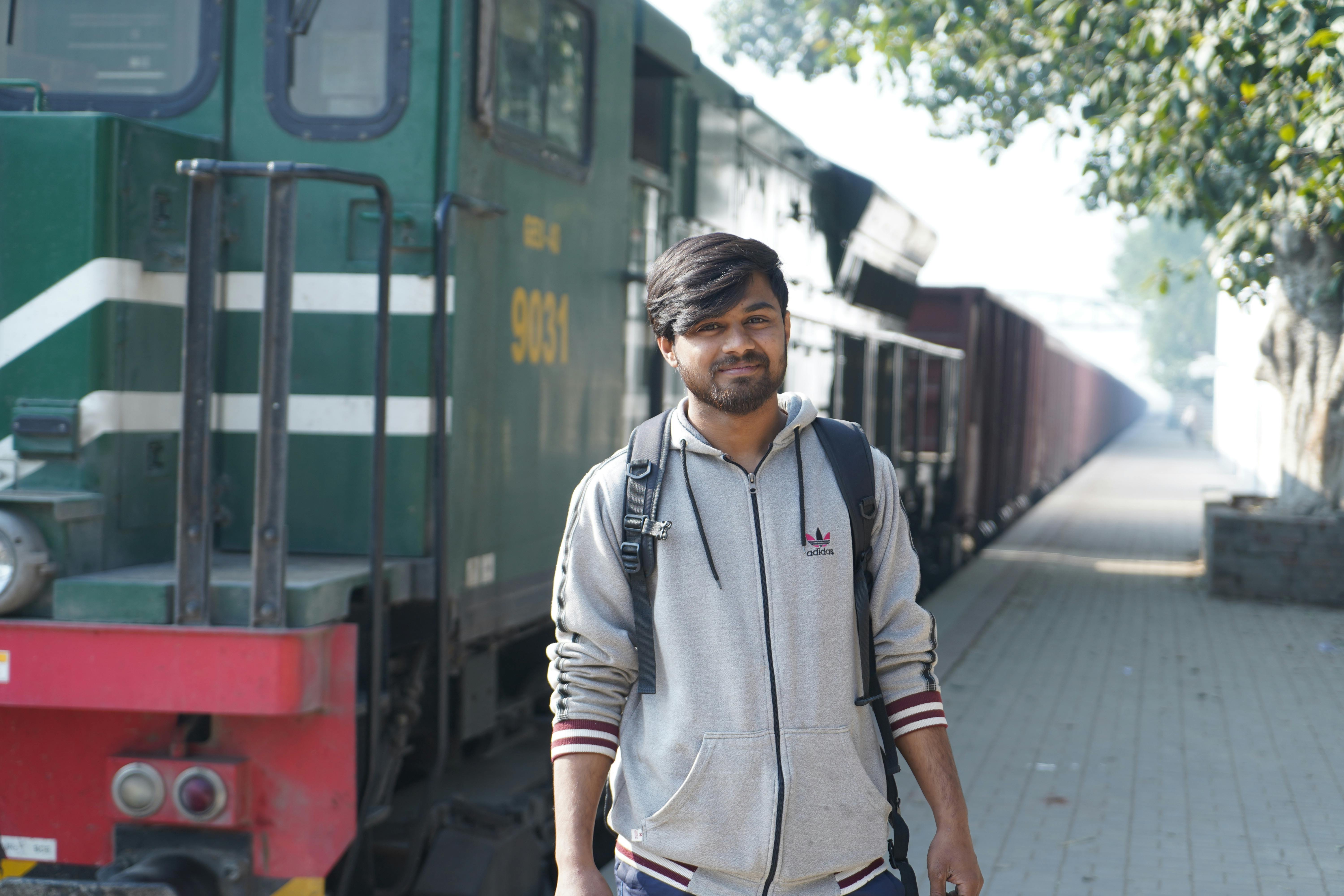 The Side Hustle Dream in Pakistan: 15 Business Ideas to Try in 2026 — Photo by Abrar Hashim on Pexels