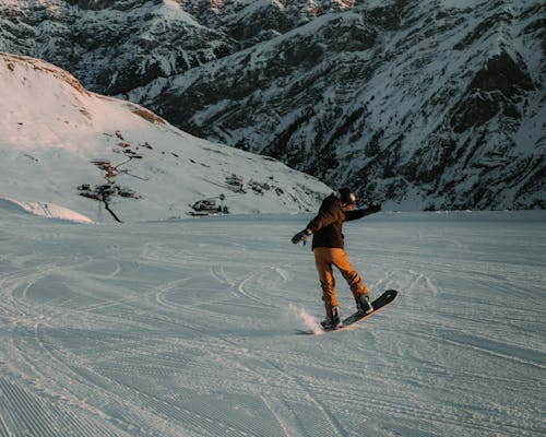 Kostnadsfri bild av åka snowboard, man, person