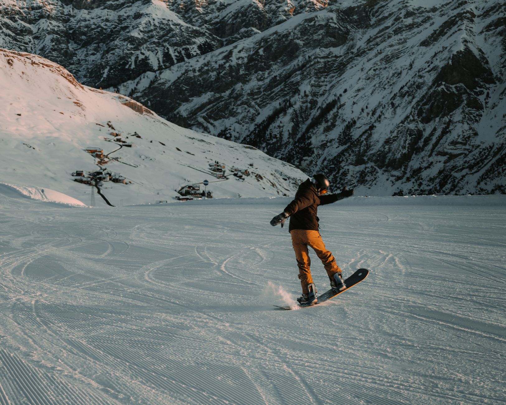 The Best Places to Snowboard: Top Destinations for Every Snowboarder