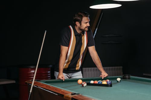 Kostenloses Stock Foto zu billard, billardkugeln, mann