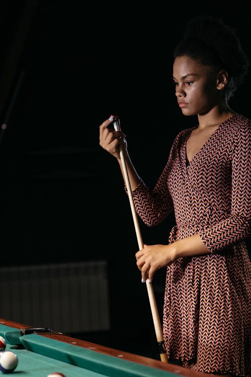 Ilmainen kuvapankkikuva tunnisteilla afroamerikkalaiset naiset, biljardi, cue stick