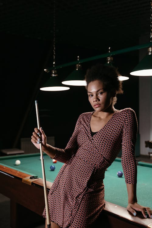 Free Woman with Afro Hair Holding a Cue Stick Stock Photo
