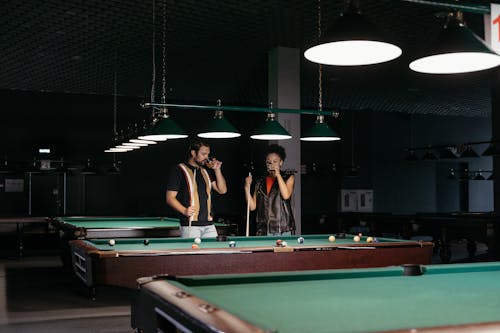 Základová fotografie zdarma na téma biliárový stůl, kulečníkové míče, muž
