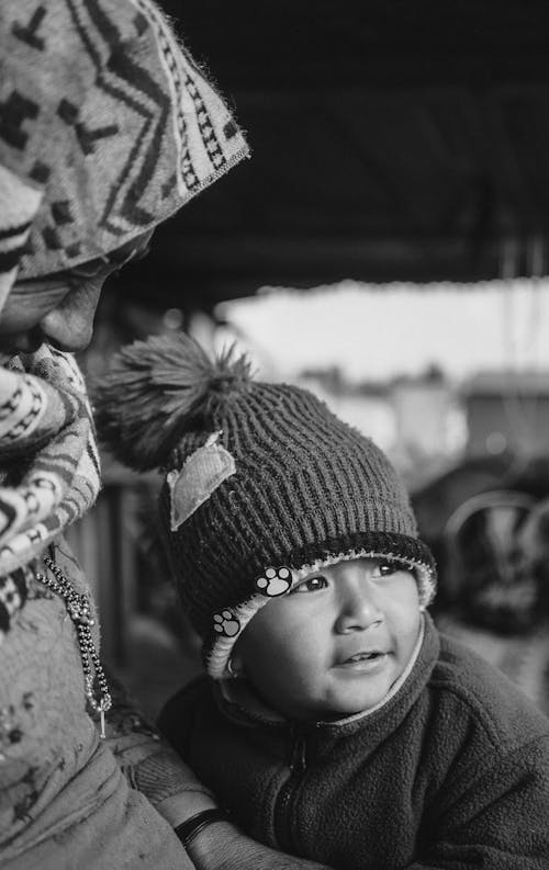 Free Grayscale Photo of a KId Wearing Beanie Stock Photo