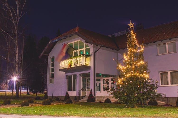  Concrete House With Christmas Lights 