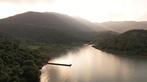 Foto profissional grátis de aerofotografia, corpo d'água, lago