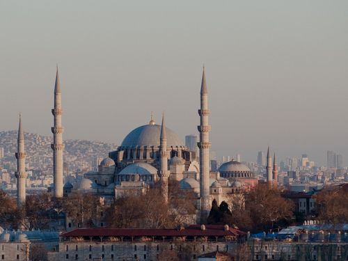 Free Majestic view of the Süleymaniye Mosque with Istanbul's skyline in the background, captured at dusk. Stock Photo