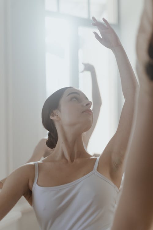 Gratis stockfoto met arm gestrekt, balletdansers, boven het hoofd