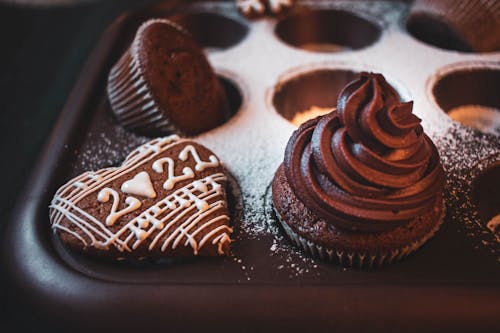Gratis stockfoto met chocolade cupcakes, eten, gebakken