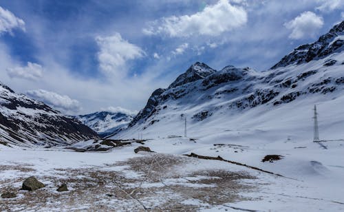 Foto De Montanha Coberta De Neve