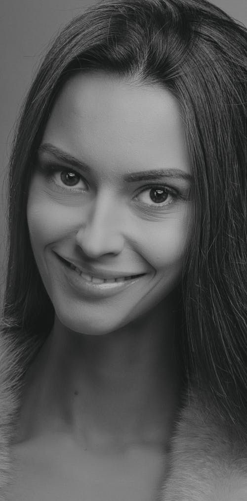 Free A Grayscale Photo of a Woman Smiling Stock Photo