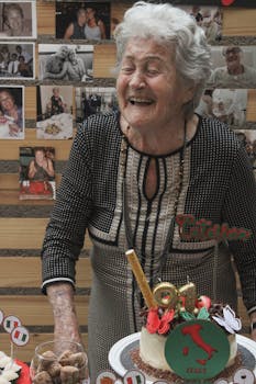 A happy senior woman celebrates her 91st birthday with cake and photos in São Paulo, Brazil.
