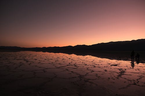 Gratis stockfoto met bergen, dageraad, gebied met water