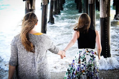 Fotografia De Mulheres Na Praia