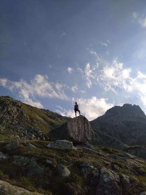 açık hava, ayakta, dağ içeren Ücretsiz stok fotoğraf