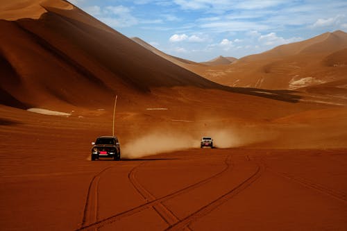 Безкоштовне стокове фото на тему «автомобілі, дюни, краєвид»