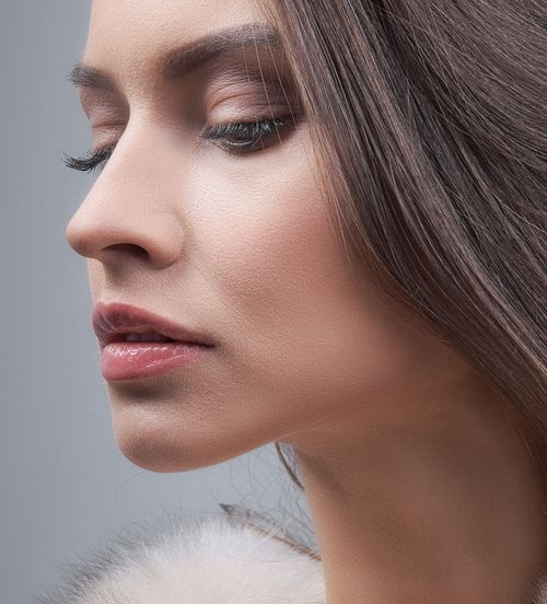 Free Elegant close-up portrait of a woman showcasing natural beauty and glamour. Stock Photo
