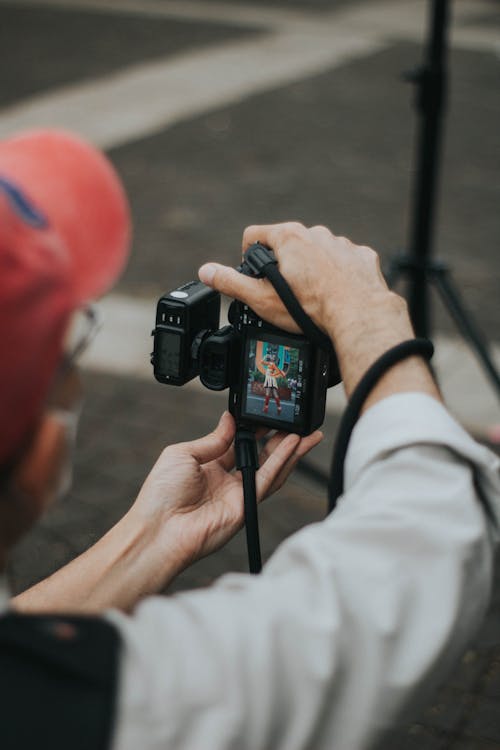 Gratis arkivbilde med elektronisk enhet, fotograf, hender