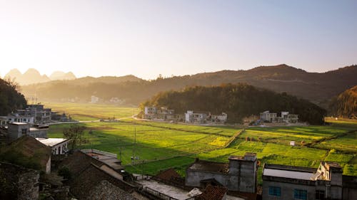 Darmowe zdjęcie z galerii z fotografia lotnicza, miasto, pola rolnicze