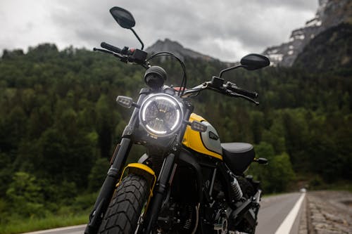 Free Yellow and Black Motorcycle on Road  Stock Photo