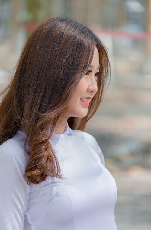 Free Side View Photo of Woman Wearing White top Stock Photo