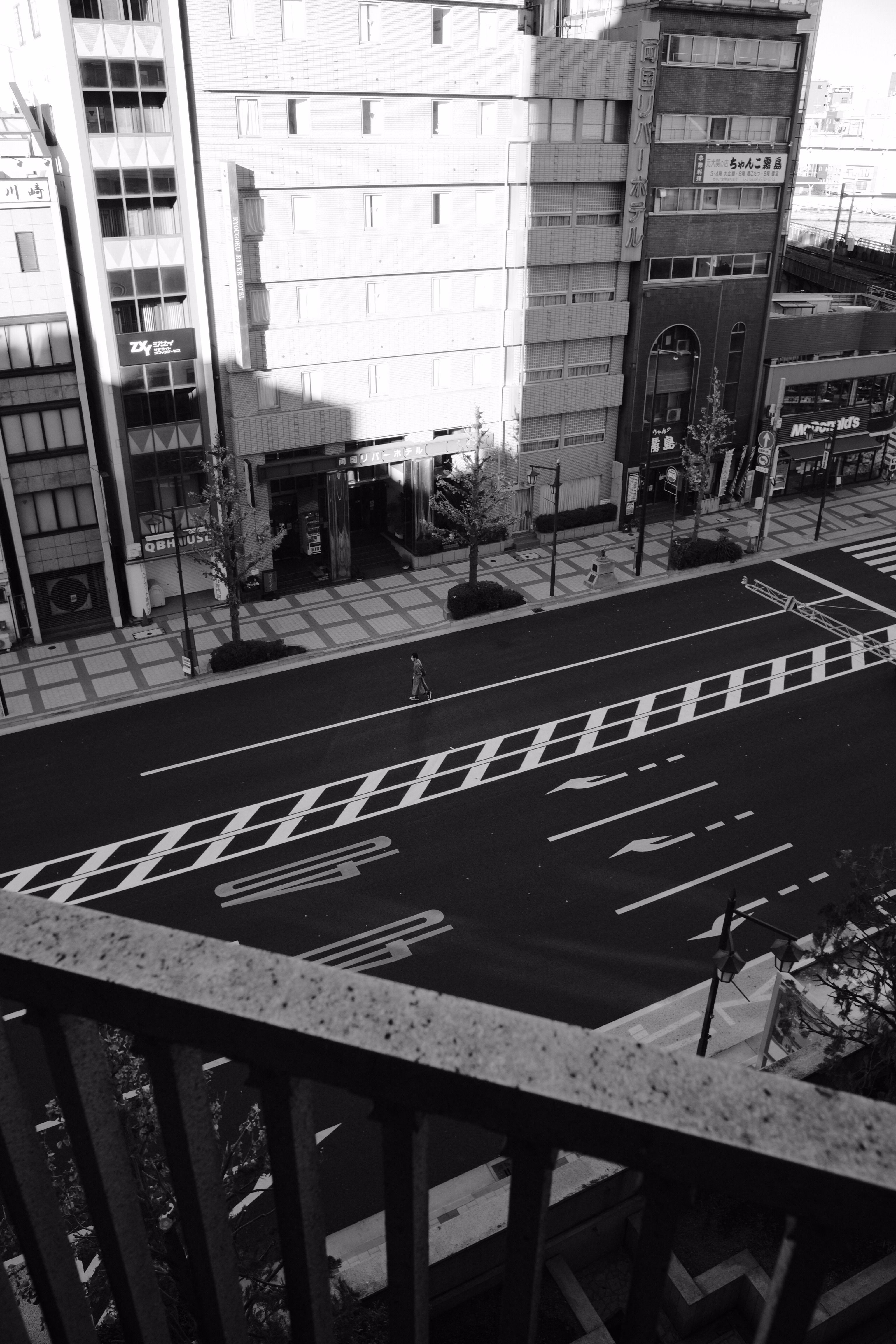 Street and Buildings in Black and White · Free Stock Photo