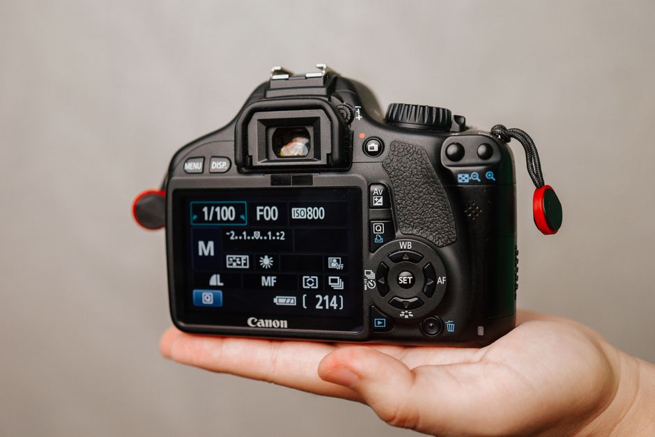 Camera settings menu showing RAW format and Daylight White Balance selection - color correct star photos Camera settings menu showing RAW format and Daylight White Balance selection - color correct star photos