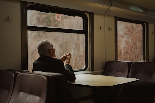 Základová fotografie zdarma na téma krátké vlasy, muž, okna