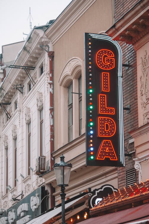 Imagine de stoc gratuită din fotografiere verticală, semn de neon, semnalizare