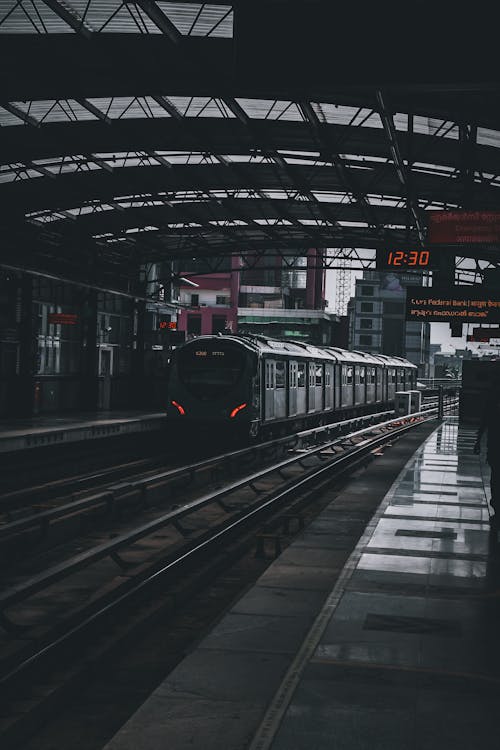 Fotobanka s bezplatnými fotkami na tému budovy, cvičiť, nástupište