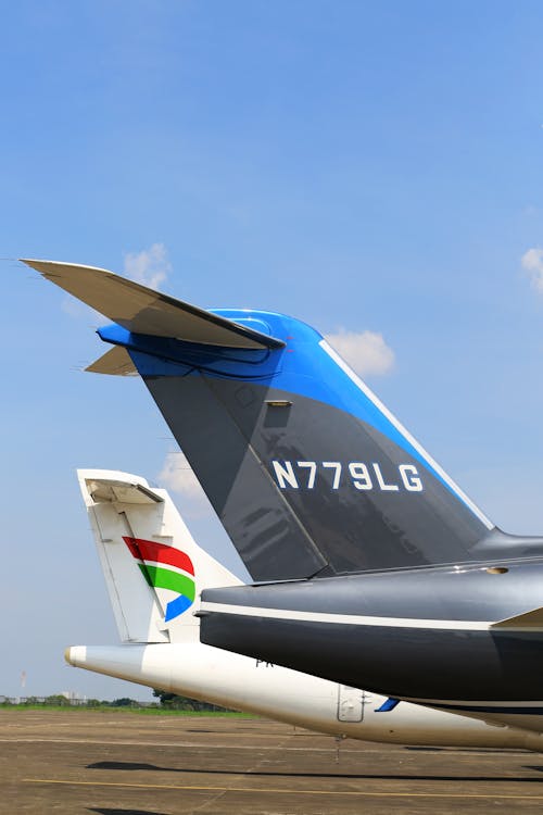 Безкоштовне стокове фото на тему «авіалайнер, Авіація, блакитне небо»