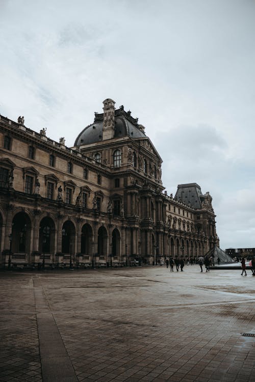 Overcast over Louvre · Free Stock Photo