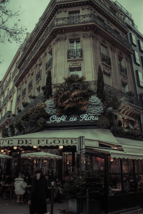 カフェドフローレ, パリ, ローアングルショットの無料の写真素材