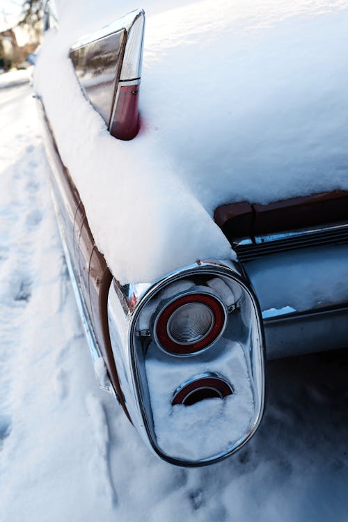 Gratis lagerfoto af bil, lodret skud, sne
