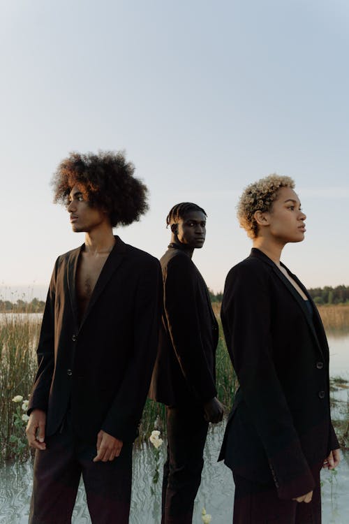 Foto profissional grátis de afro-americano, céu limpo, de pé