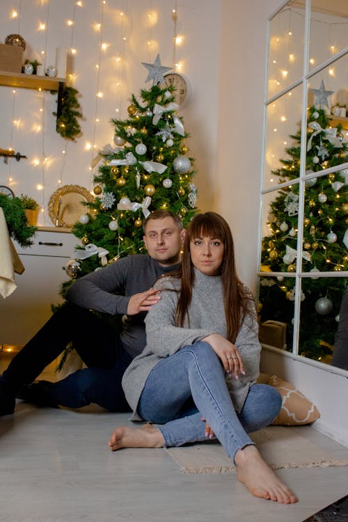 Foto profissional grátis de árvore de Natal, casal, celebração