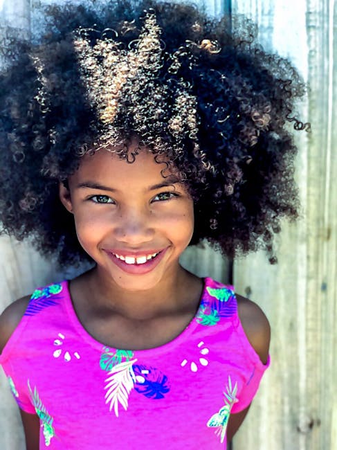 Mau rambut keritingnya tetap sehat seperti ini? Gunakan produk yang tepat. (Foto: Pexels)