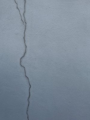 Pose de témoins en plâtre ou fissuromètre — solution fissure maison retrait gonflement argile