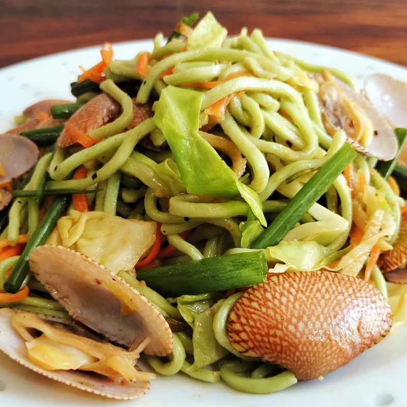 Bacon Bits and Spinach Stir-Fried Noodles