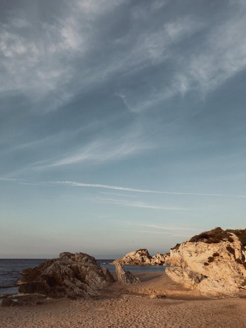Безкоштовне стокове фото на тему «берег моря, блакитне небо, вертикальні постріл»