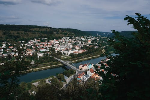 Foto d'estoc gratuïta de arbres, pobles, pont