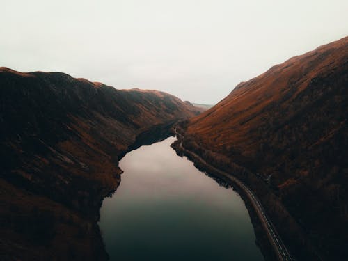 Gratis lagerfoto af bjerge, droneoptagelse, flod