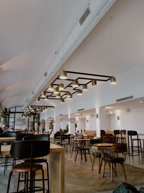 Free Spacious modern cafe in Istanbul, featuring stylish furniture and elegant lighting. Stock Photo