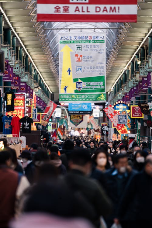 dikey atış, dotonbori, dükkanlar içeren Ücretsiz stok fotoğraf