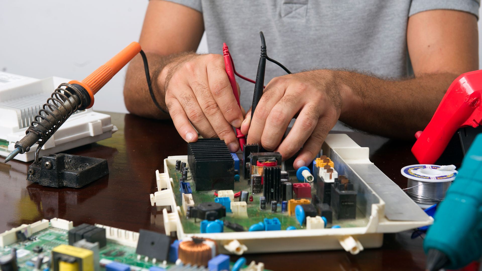 Electricians in Nicosia: What Local Companies Charge — illustrasjonsbilde