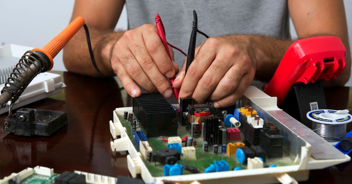 Technology Fixer Technician Repairing an Electronic Device · Free Stock Photo