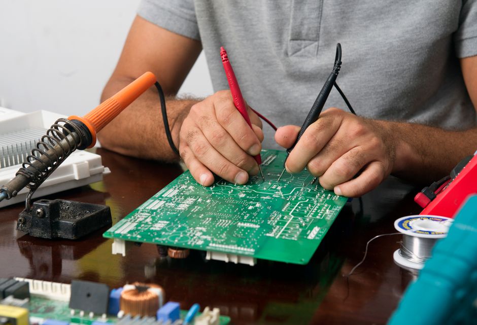 electrician testing commercial equipment electrician testing commercial equipment