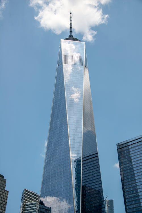 Бесплатное стоковое фото с вертикальный выстрел, всемирный торговый центр 1, голубое небо