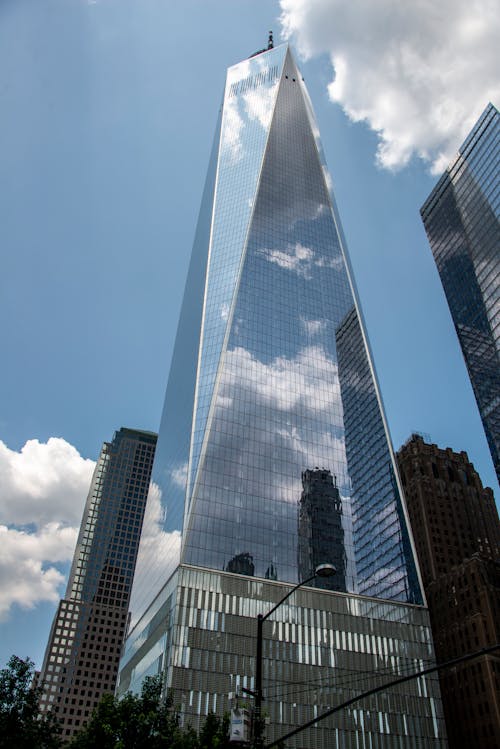 Бесплатное стоковое фото с вертикальный выстрел, всемирный торговый центр 1, голубое небо